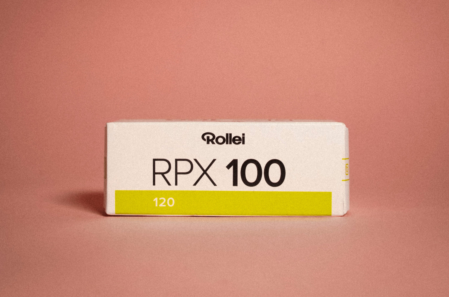 Rollei RPX 100 Película b/n Formato Medio 120 es una película pancromática que ofrece grano muy fino, contraste medio y amplia latitud de exposición.