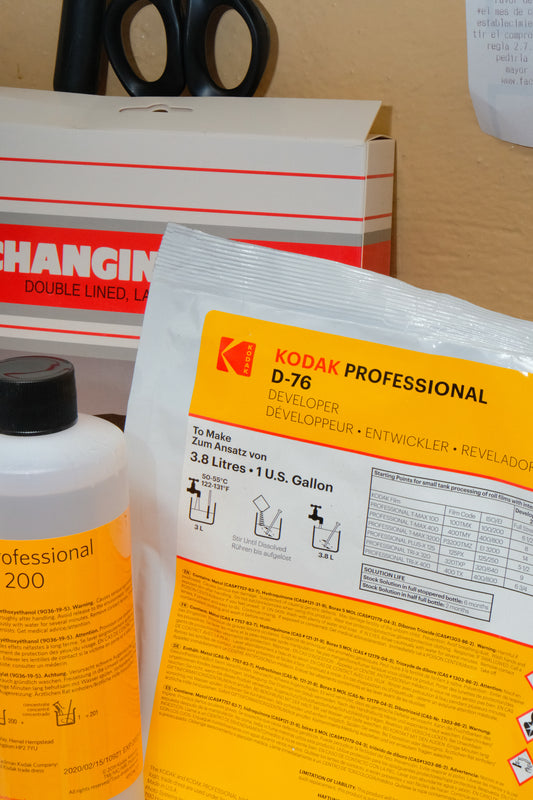 Kit Completo para Revelado de Película B&N en Casa – ASESORÍA INCLUIDA