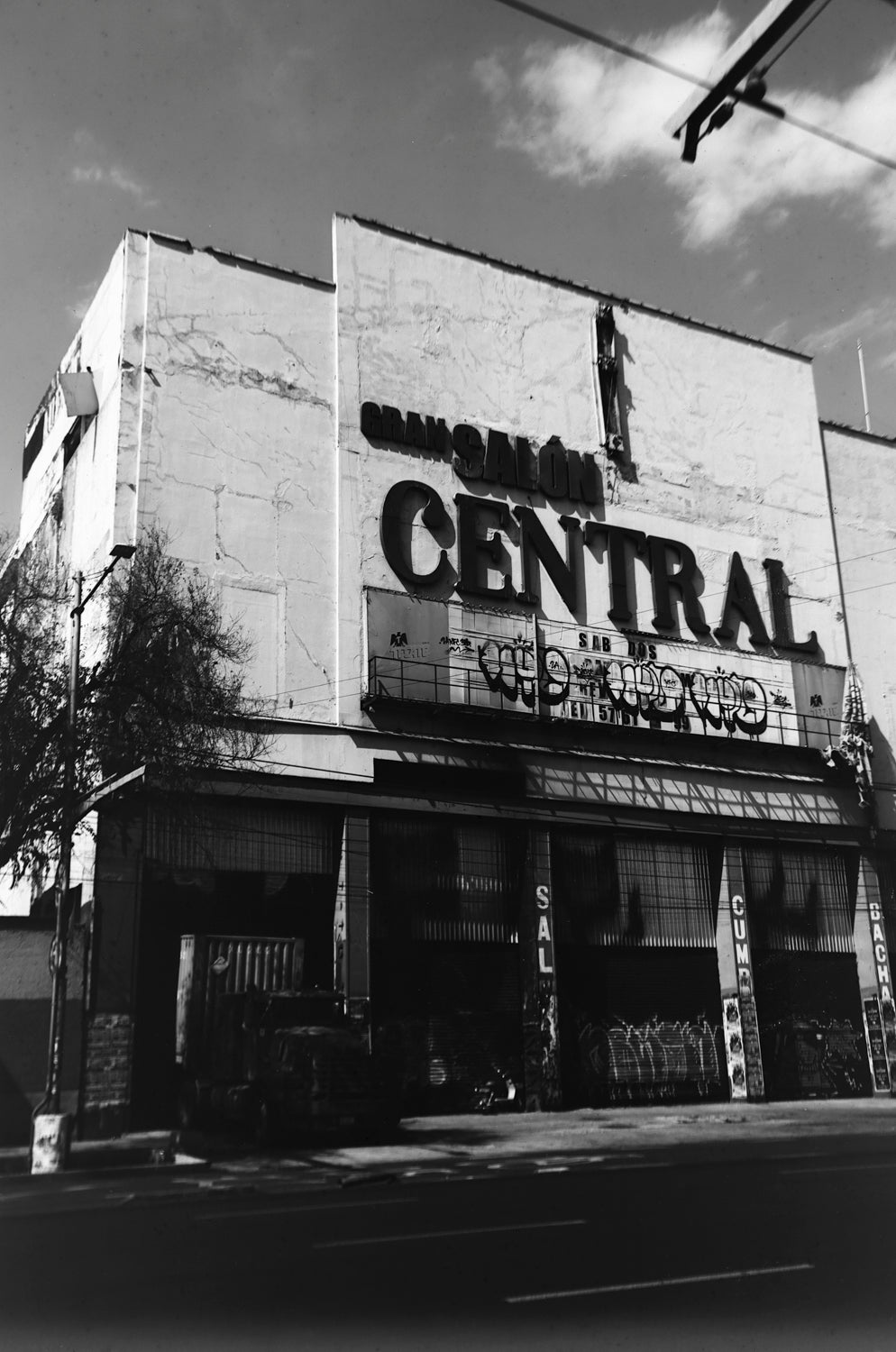 Peces Raros #1 Lucky SHD 50 Carga 35mm B/N 24exp